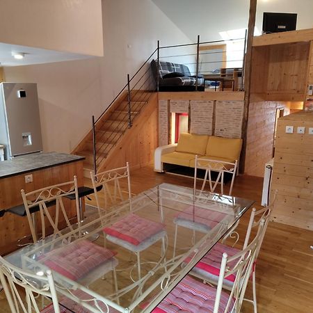 Appartement spacieux en cœur de ville Parthenay Extérieur photo